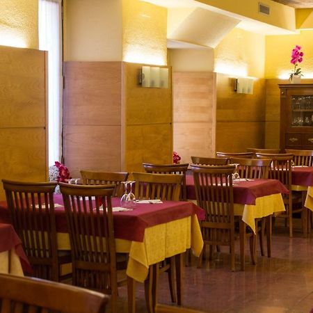 Hotel Tirso De Molina à Almazán Extérieur photo